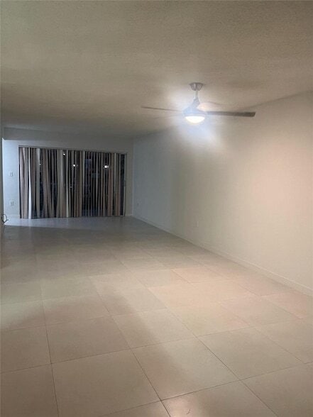 6292 NW 186th St, Unit 108 in Hialeah, FL - Building Photo - Building Photo