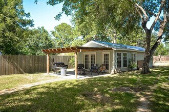 116 Texas Ave in League City, TX - Building Photo - Building Photo