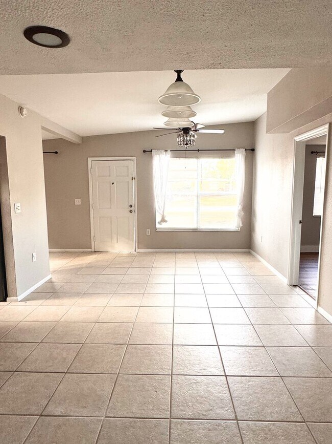 8184 Rose Terrace in Seminole, FL - Building Photo - Building Photo