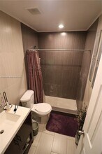2120 NW 93rd St, Unit 2124 in Miami, FL - Building Photo - Building Photo