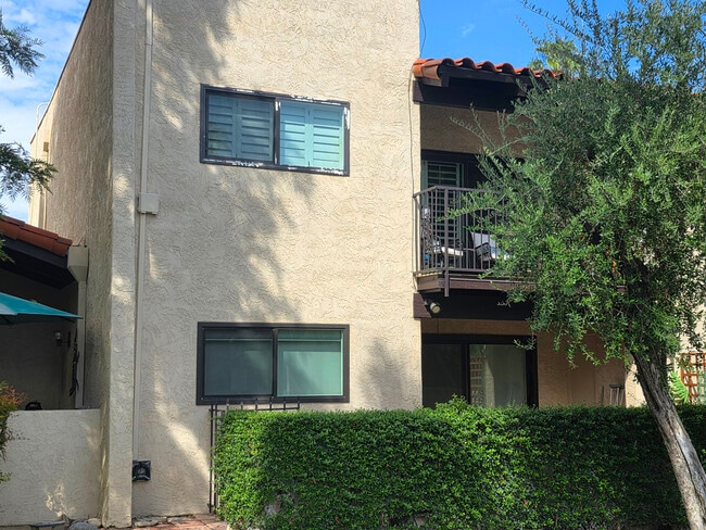 2160 S Palm Canyon Dr in Palm Springs, CA - Building Photo - Building Photo