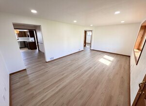 639 Scenery Dr in Elizabeth, PA - Foto de edificio - Building Photo