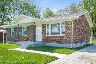 3114 Tara Gale Dr in Louisville, KY - Building Photo - Building Photo