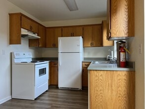 1598 Railroad Dr in Mckinleyville, CA - Building Photo - Building Photo