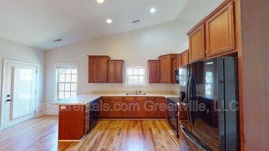 939 Squires Pt in Duncan, SC - Building Photo - Building Photo