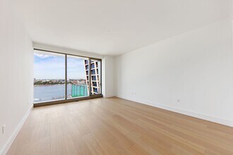 500 W 18th St in New York, NY - Building Photo - Building Photo