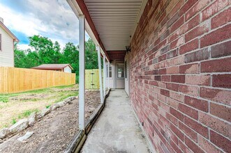 9303 Kingsflower Cir in Houston, TX - Foto de edificio - Building Photo