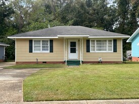 2116 Second St in Natchez, MS - Building Photo