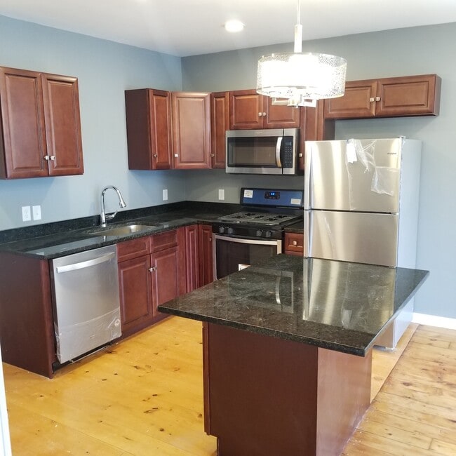 69 Catharine St, Unit 3 in Worcester, MA - Building Photo - Building Photo