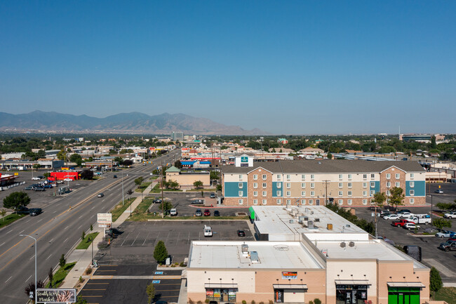 Furnished Studio in West Valley, UT - Foto de edificio - Building Photo