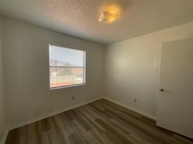 Western Redd in El Paso, TX - Building Photo