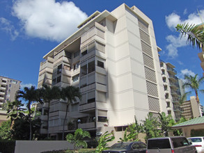 411 Kaiolu St in Honolulu, HI - Building Photo - Building Photo