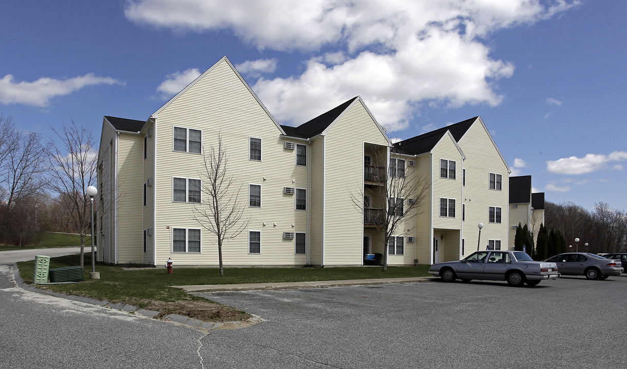 Broadmeadow Apartments in South Grafton, MA - Foto de edificio