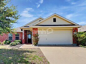 1117 Luckenbach Dr in Forney, TX - Building Photo