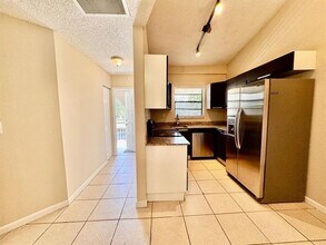 11211 Royal Palm Blvd in Coral Springs, FL - Building Photo - Building Photo