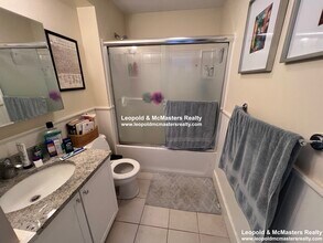 30 Temple St, Unit 4F in Boston, MA - Building Photo - Building Photo