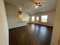 637-639 Ashers Pl in Seguin, TX - Foto de edificio - Building Photo