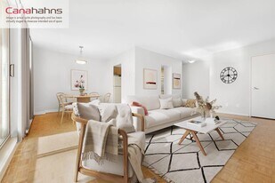 The Carillon in Mississauga, ON - Building Photo