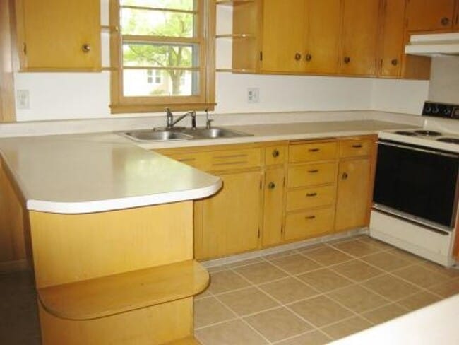 property at 1929 S Spring Ave