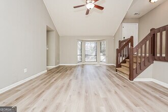 8607 Forest Pointe Ct in Jonesboro, GA - Foto de edificio - Building Photo