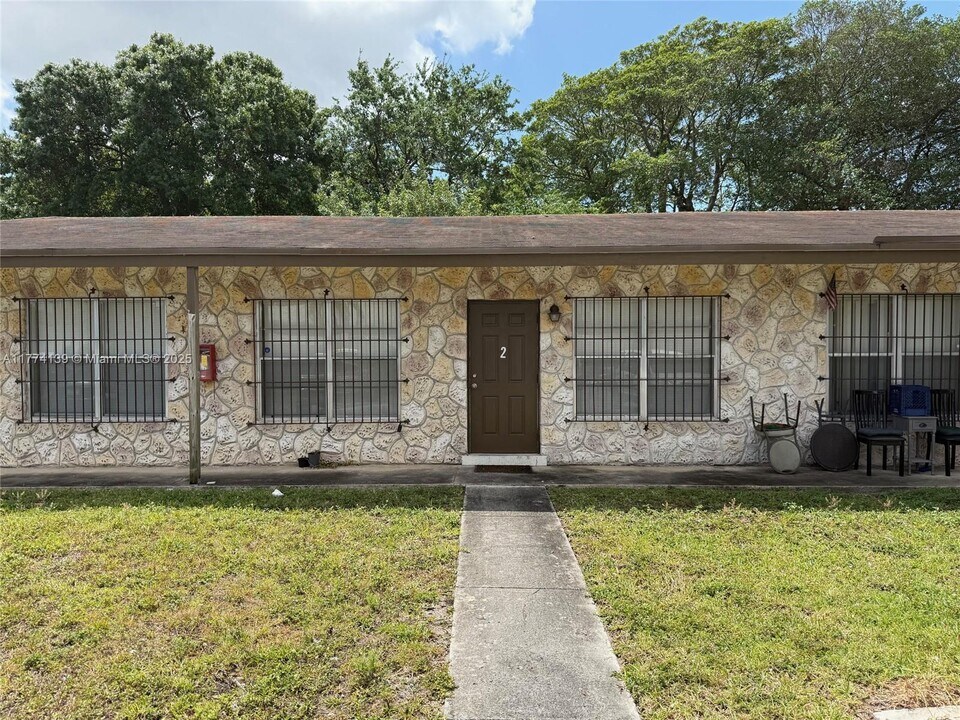 2613 NW 18th Terrace in Oakland Park, FL - Building Photo