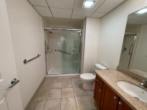 423 7th St, Unit 704 in Oakland, CA - Foto de edificio - Building Photo