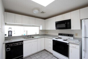 155 Beacon St, Unit 2 in Somerville, MA - Building Photo