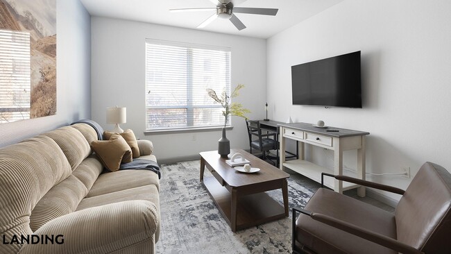 1001 S Center St in Arlington, TX - Building Photo - Building Photo