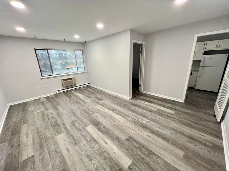 51-61 Wildman St, Unit 210 in Danbury, CT - Building Photo
