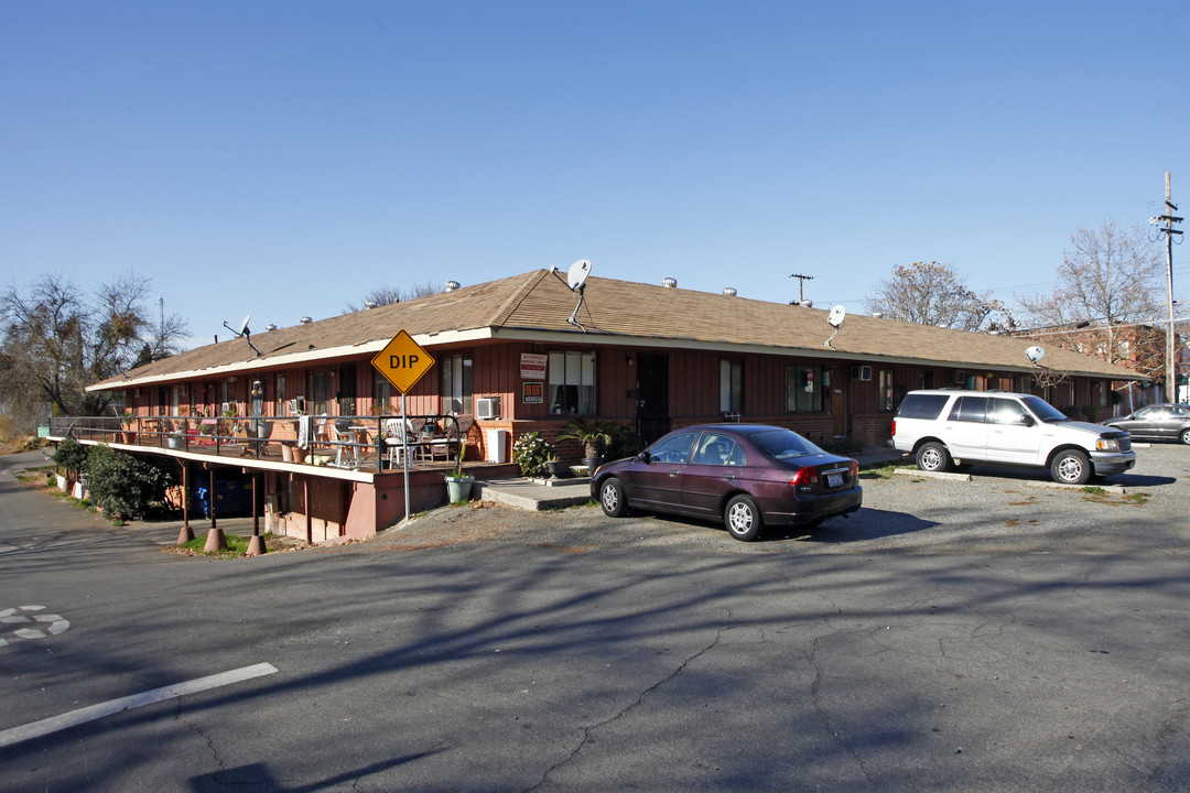 Woodlake Manor in Sacramento, CA - Foto de edificio