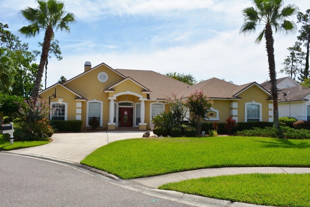 1707 Eagle Watch Dr in Fleming Island, FL - Building Photo