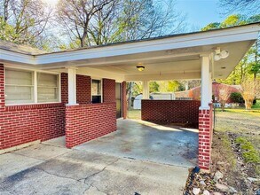 1100 Lombard Dr in Montgomery, AL - Foto de edificio - Building Photo