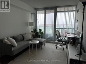 215-1215 Sherway Gardens Rd in Toronto, ON - Building Photo - Building Photo