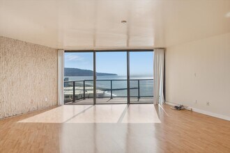531 Esplanade, Unit 912 in Redondo Beach, CA - Building Photo - Building Photo