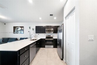 1050 W Davis Pkwy in Florida City, FL - Building Photo - Building Photo