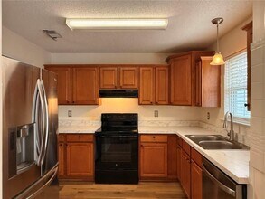 342 Cottonwood Creek Cir in Canton, GA - Foto de edificio - Building Photo