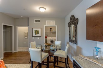 Hunter's Point in Chattanooga, TN - Building Photo - Interior Photo