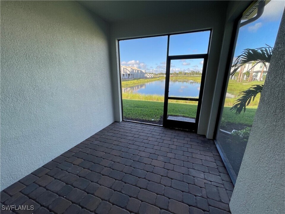 4149 Sonoma Oaks Wy in Naples, FL - Building Photo