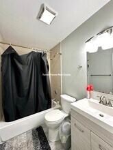 94 E Cottage St, Unit 2 in Boston, MA - Foto de edificio - Building Photo