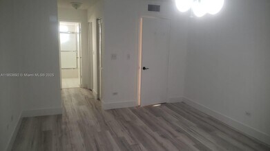 443 NE 195th St in Miami, FL - Building Photo - Building Photo