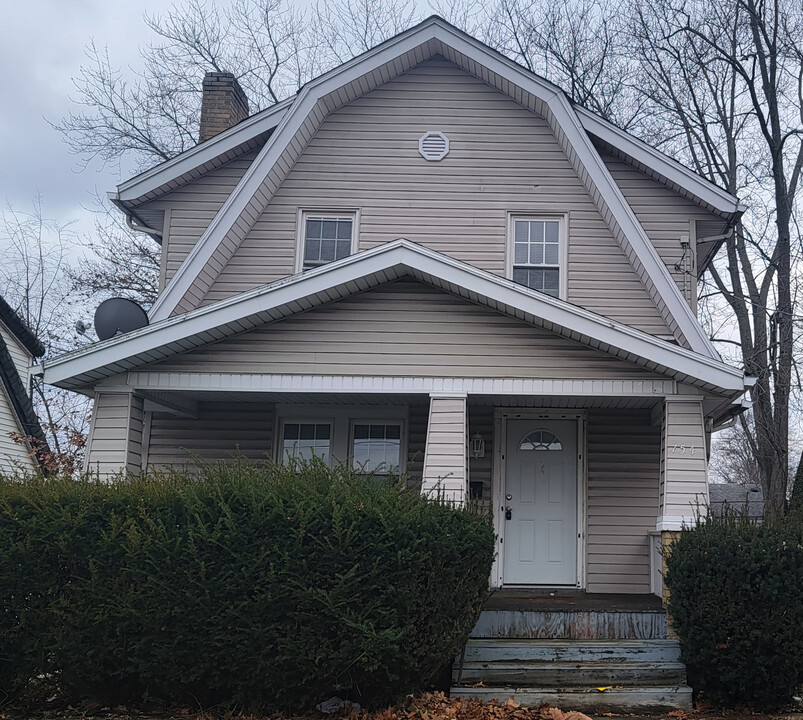 754 Glendora Ave in Akron, OH - Building Photo