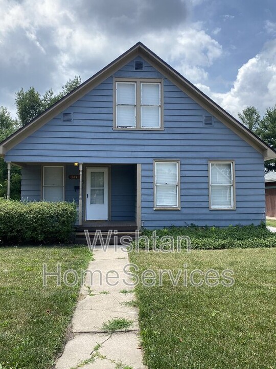 524 N Johnson St in Macomb, IL - Building Photo