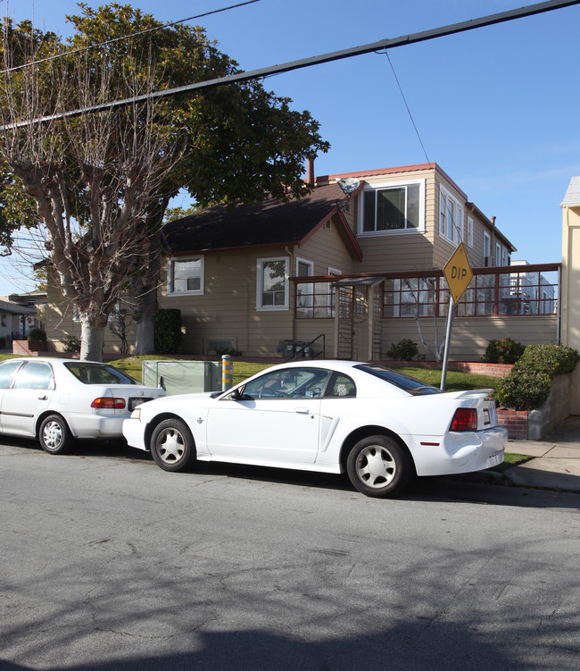 200-202 Poplar Ave in San Bruno, CA - Building Photo - Building Photo