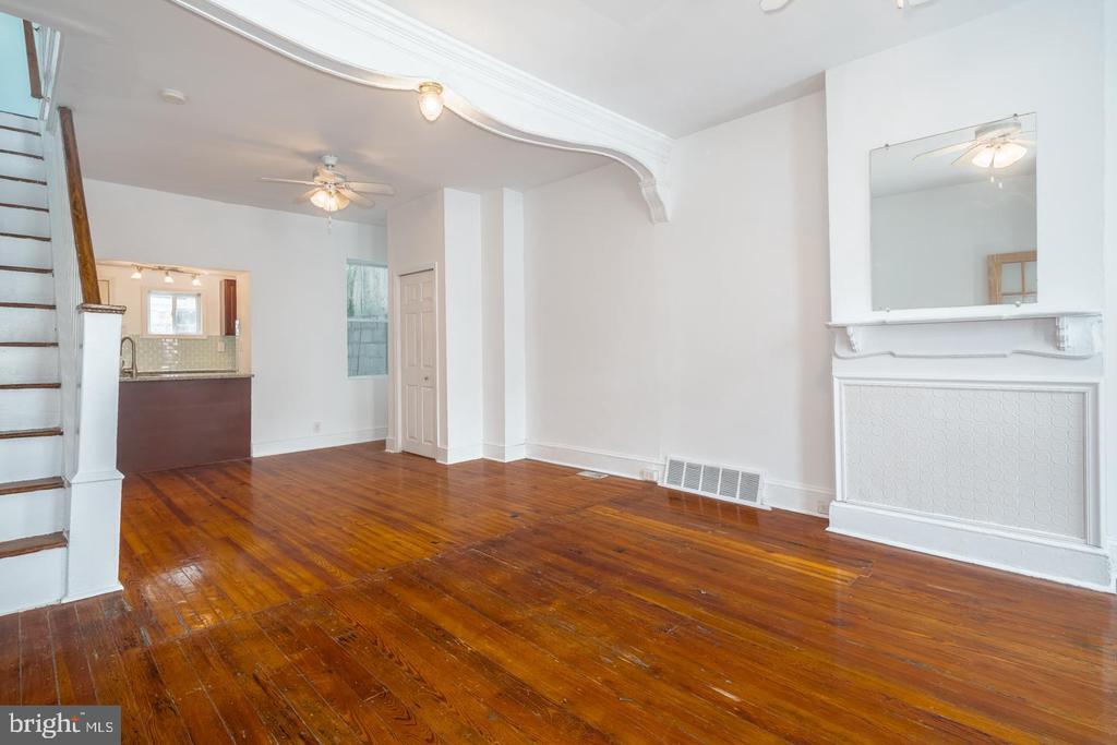 2214 Latona St in Philadelphia, PA - Building Photo