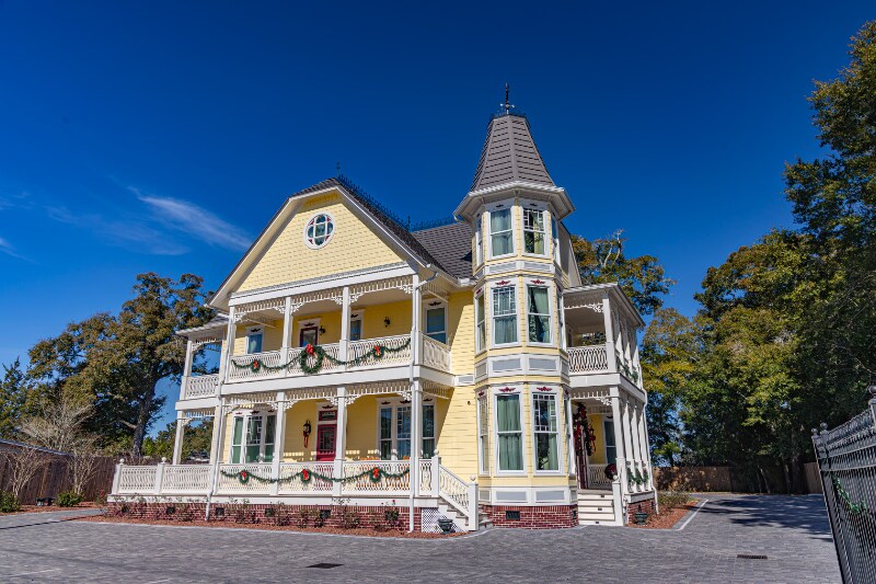 30 Live Oak Ave W in Defuniak Springs, FL - Building Photo