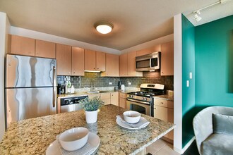 246 N Columbus Dr in Chicago, IL - Building Photo - Building Photo
