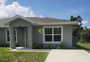 9235 Tacoma Ave in Englewood, FL - Building Photo