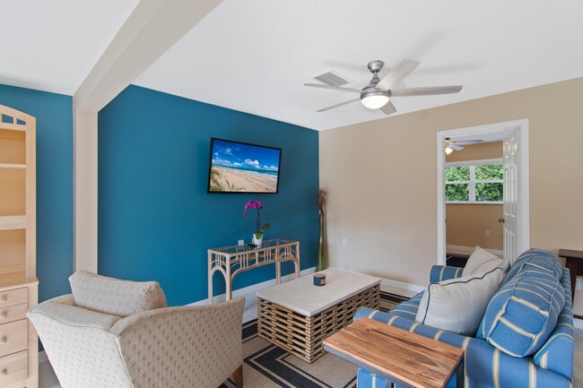 1441 5th Ct in Vero Beach, FL - Foto de edificio - Building Photo