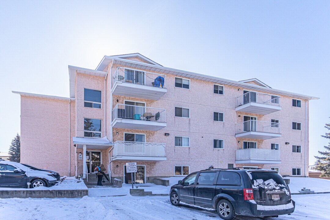 Santa Fe South in Edmonton, AB - Building Photo