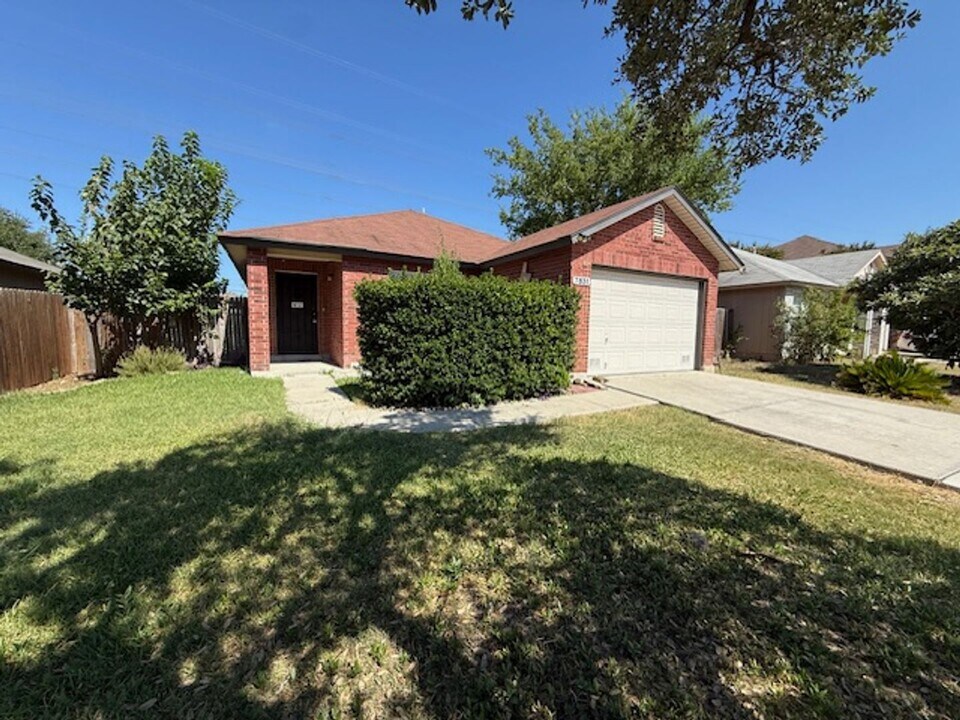 7831 Clipper Pass in San Antonio, TX - Building Photo
